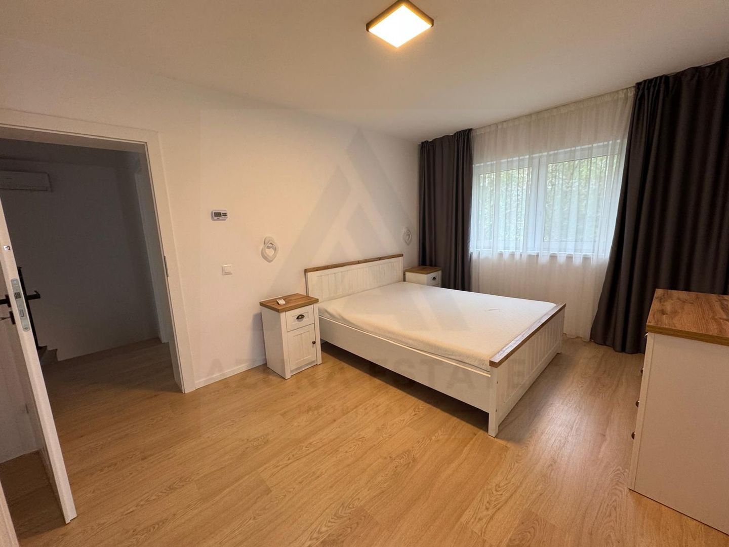 Casa individuala 114 utili 4 camere 2 bai si curte 215 mp in Selimbar - Poză 2