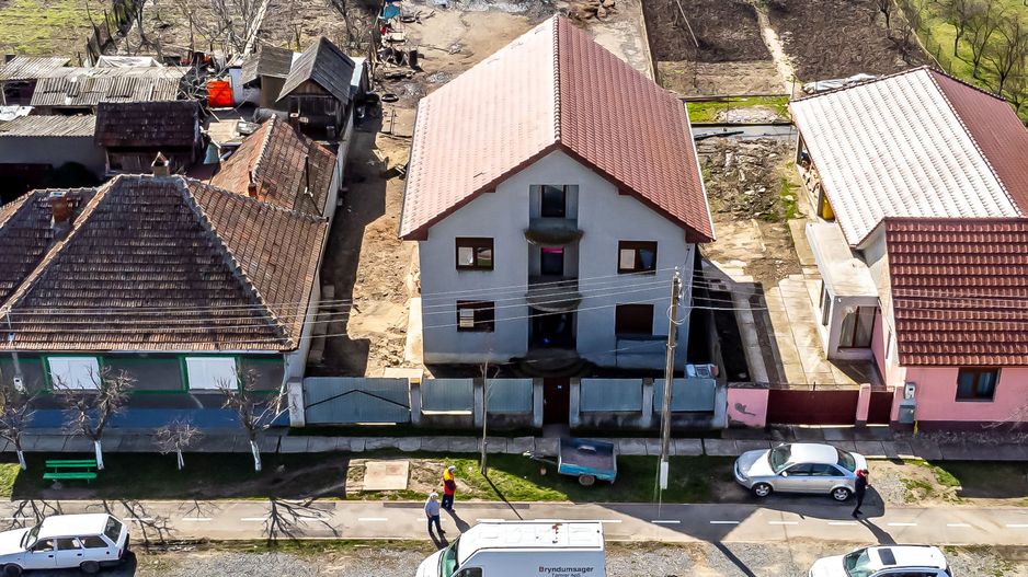 Casă nouă 6 camere semifinalizată în Sântana - Poză 2