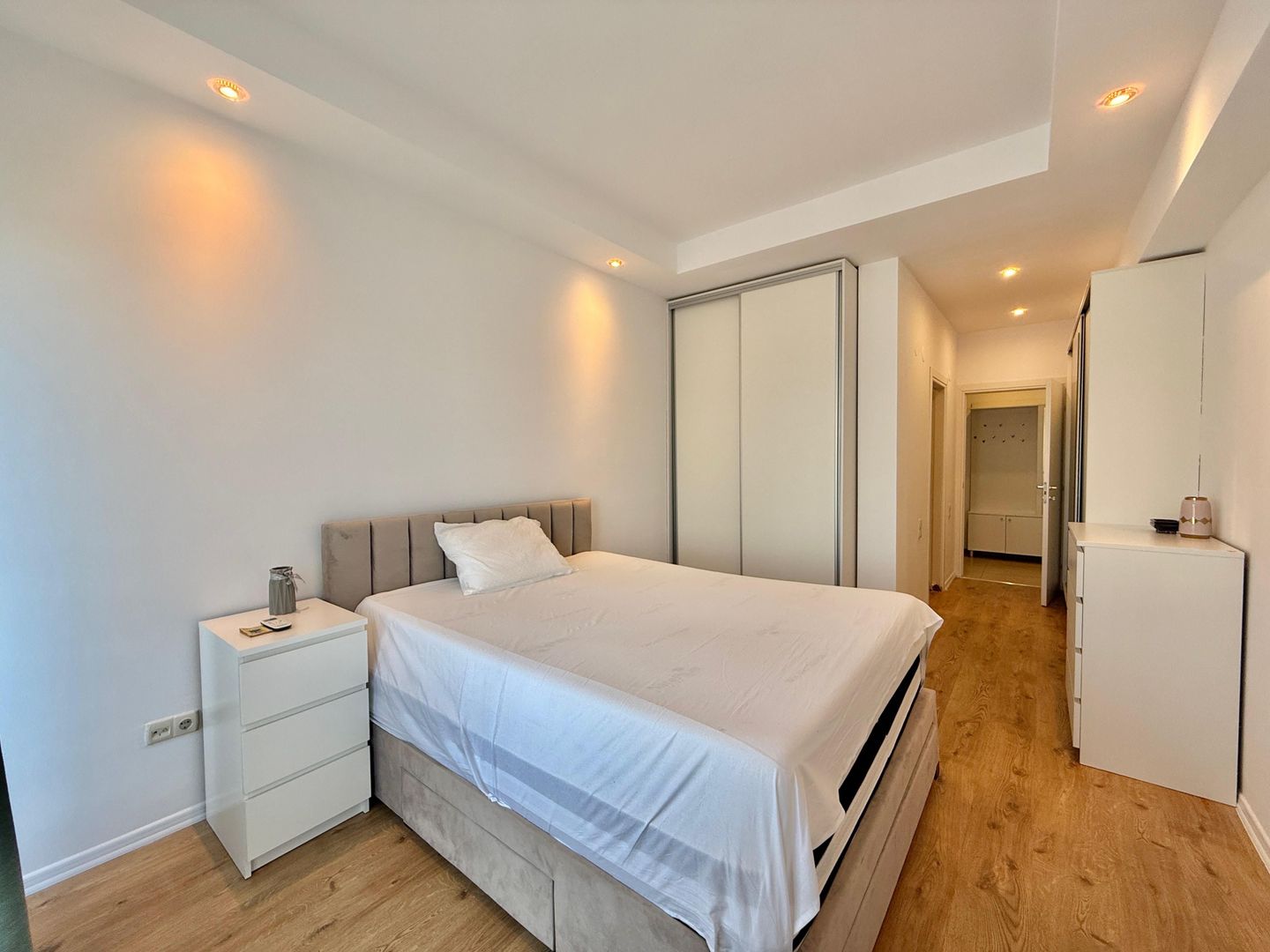 COSMOPOLIS - Apartament cu 3 camere, mobilat si utilat + 2 parcari - Poză 6