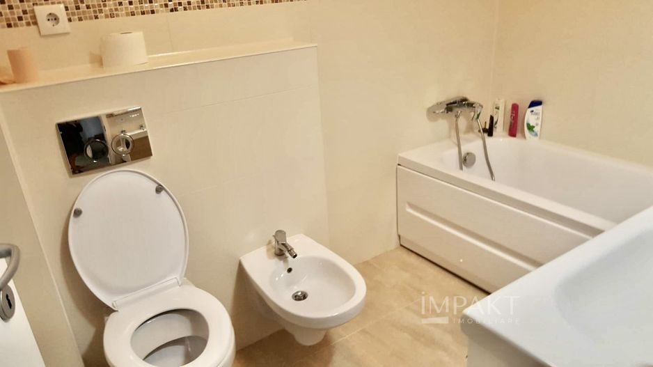 Apartament cu 3 camere in Zona Semicentrala - Poză 8