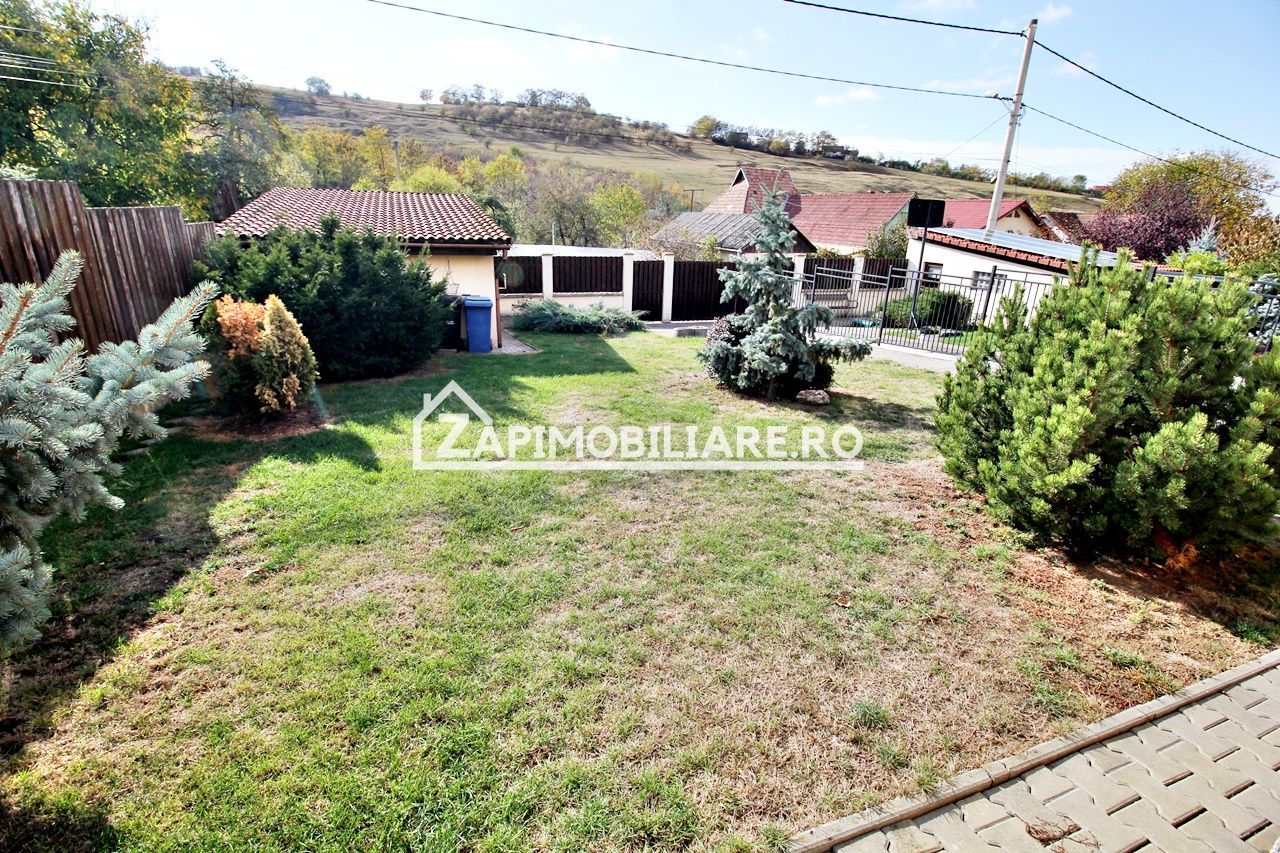 Casa 3 camere, 2 bai,1 garaj,teren 360 mp.zona Dambu Pietros - Poză 2