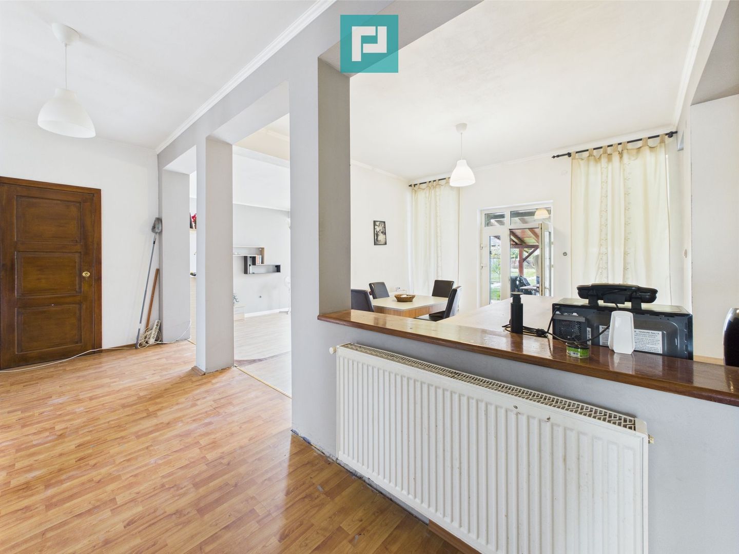 Vilă cu 8 camere în Săcălaz, zonă Centrală - Poză 9