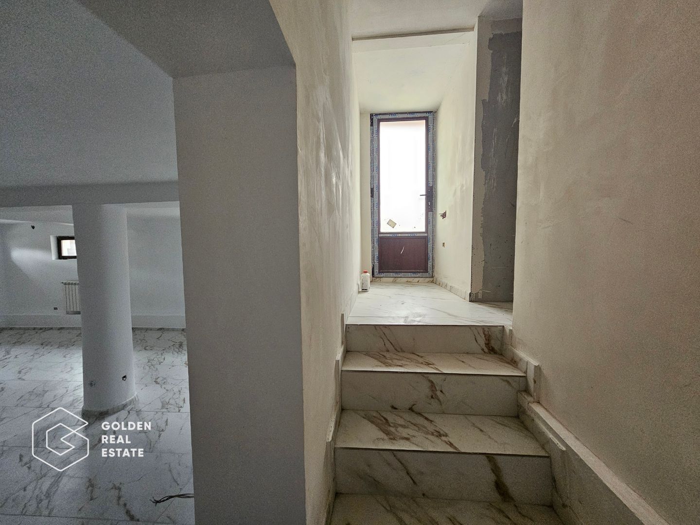 Vila cu 5 camere, 4 bai, Otopeni-centru, COMISION 0, renovata complet - Poză 14