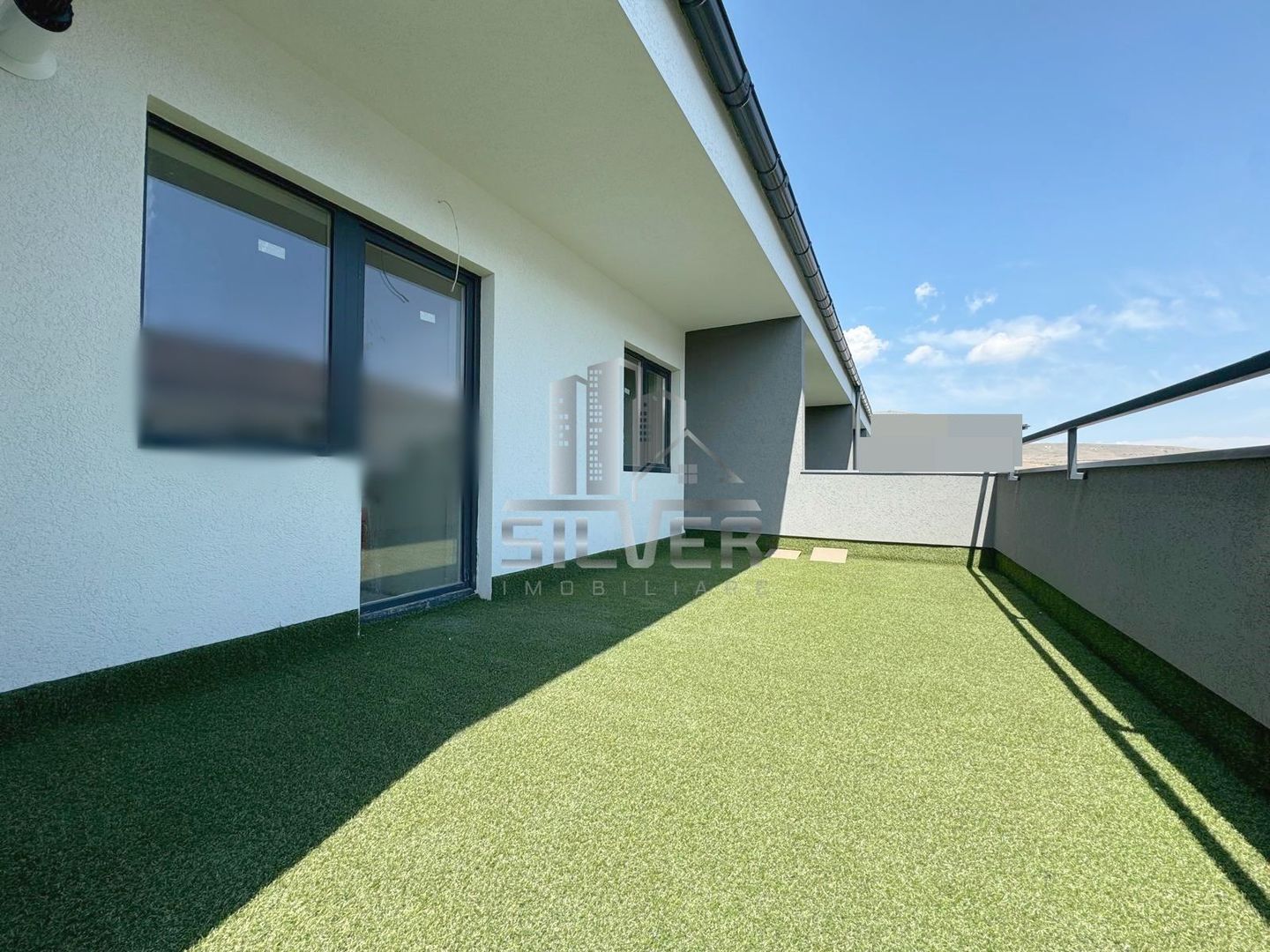 Apartament cu 3 camere/terasa 24 mp/boxa/finisaje incluse/PRET REDUS! - Poză 2