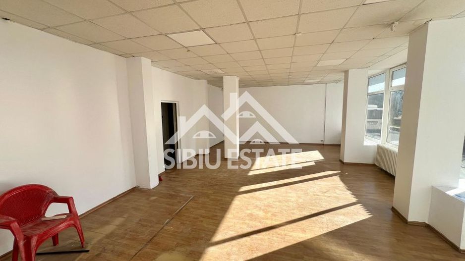 Spatiu comercial 60 mp cu vitrina mare la strada, Valea Aurie - Poză 2