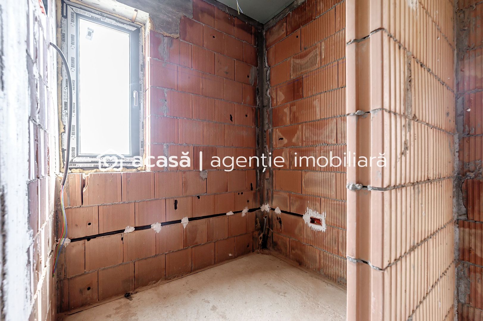 Casă nouă, parțial finalizată – Str. Constituției, Aradul Nou - Poză 6