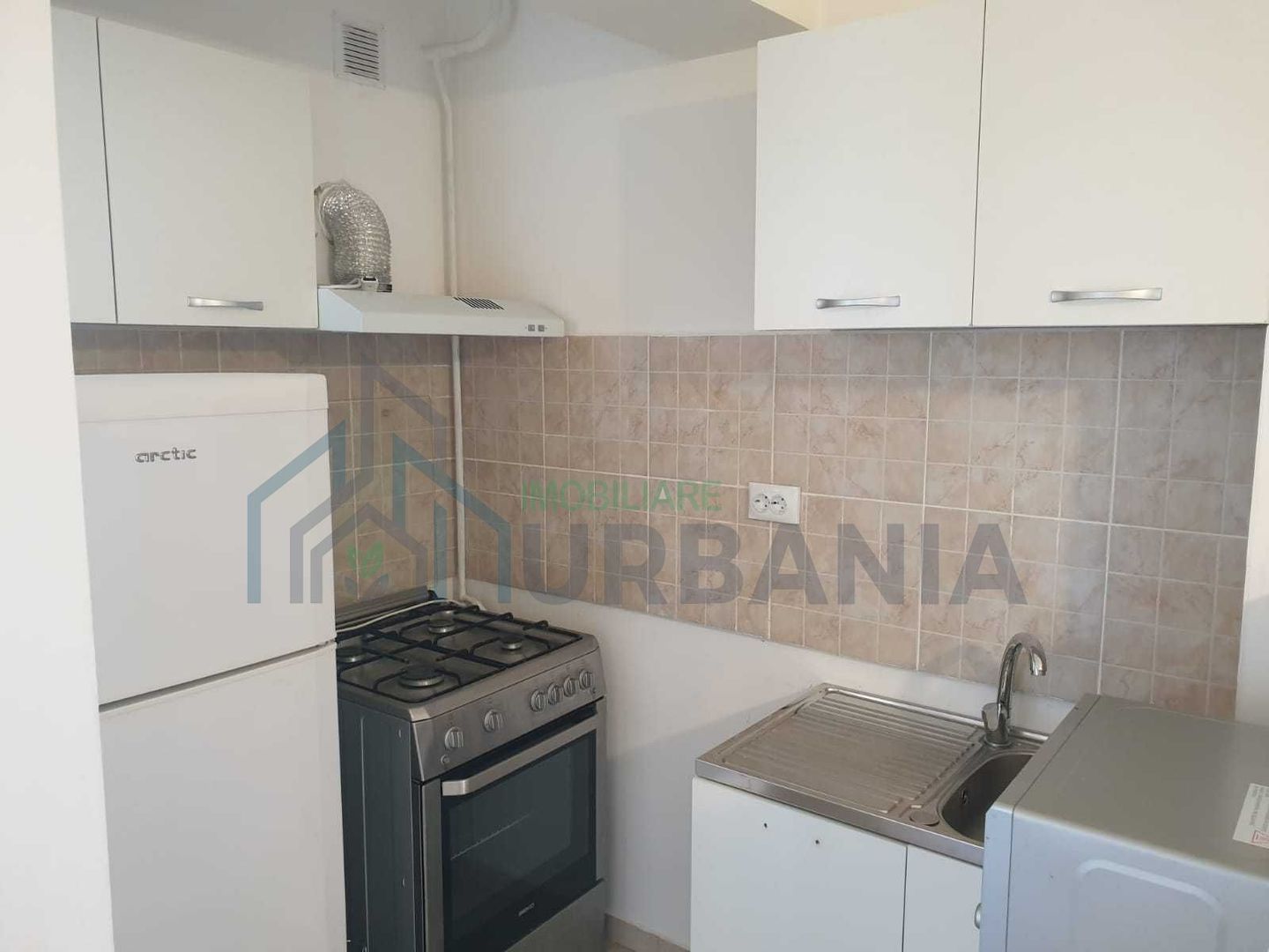 Garsonieră de închiriat, zona Gării Nicolina, 26 mp, complet utilată - Poză 3