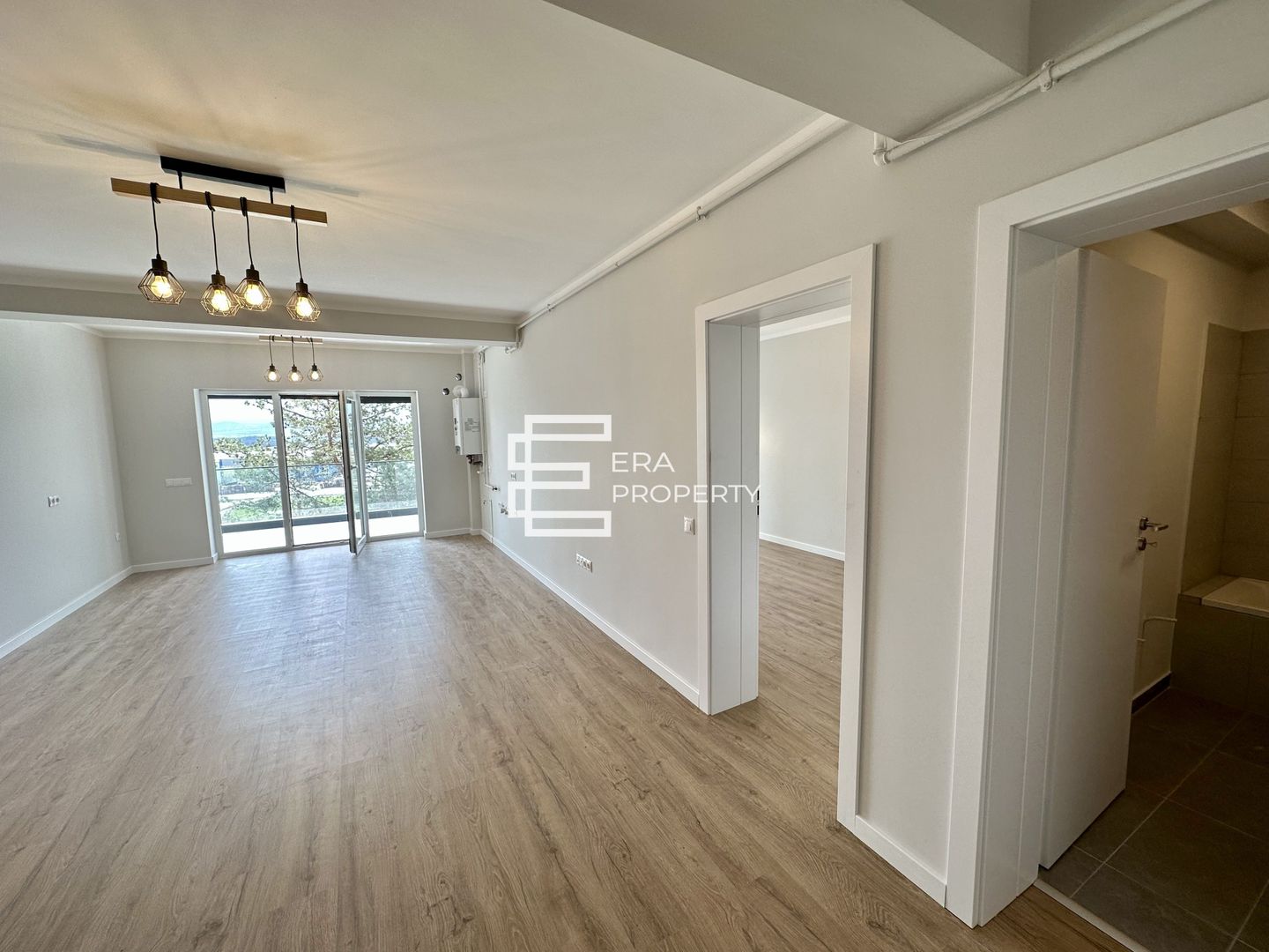 Apartament 2 camere - etaj 1- terasa 18 mp - zona Aeroport Sibiu - Poză 3