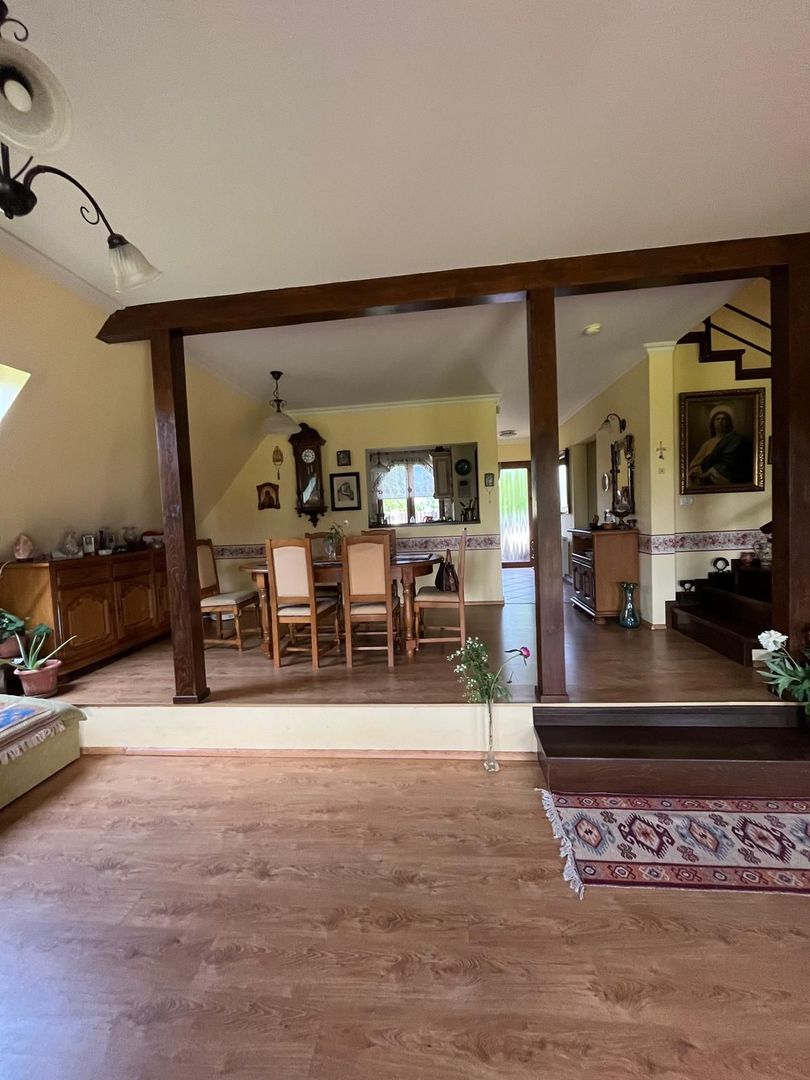 Casă elegantă, spațioasă, ideală pentru familie – Sanmihaiu Roman - Poză 10