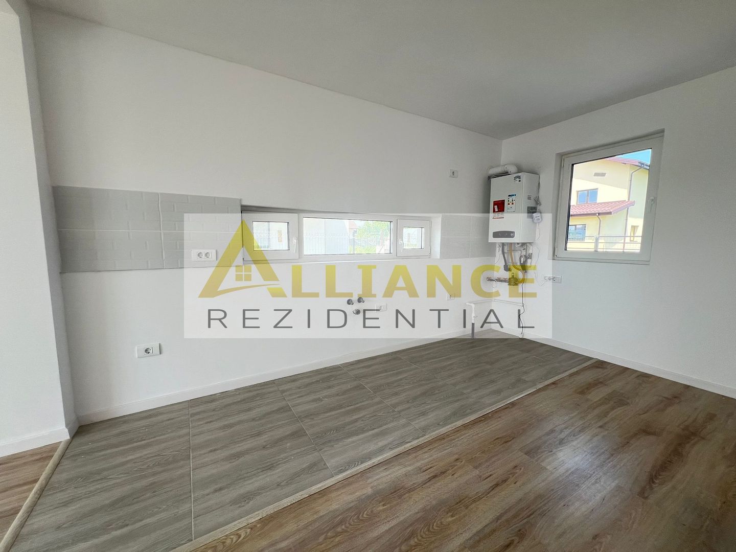 Casa tip duplex - 3 camere - 2 bai-800 M DE STV - Poză 5