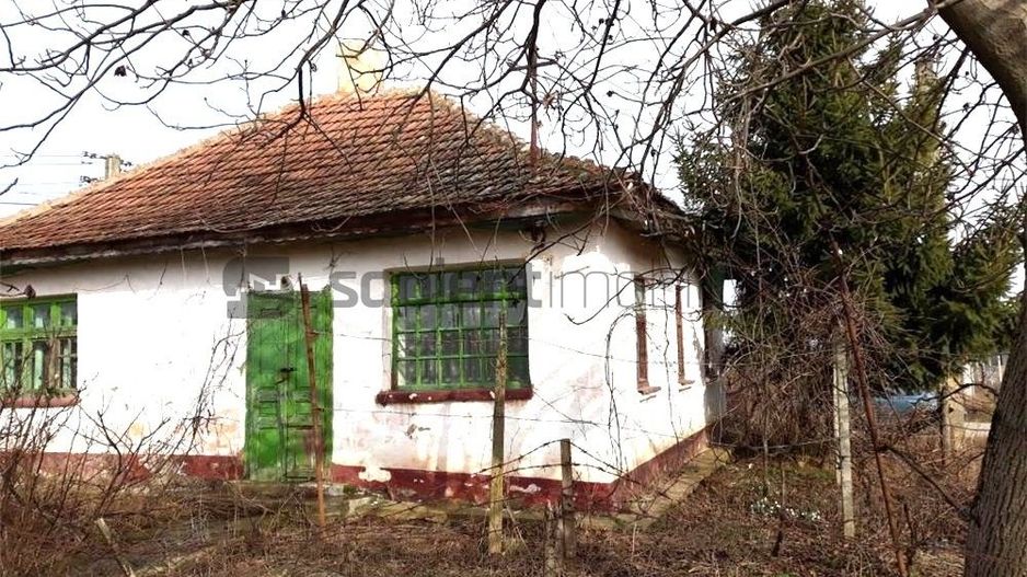 Casa bătrânească 110 mp cu anexe si teren generos de 2.263 mp - Poză 1