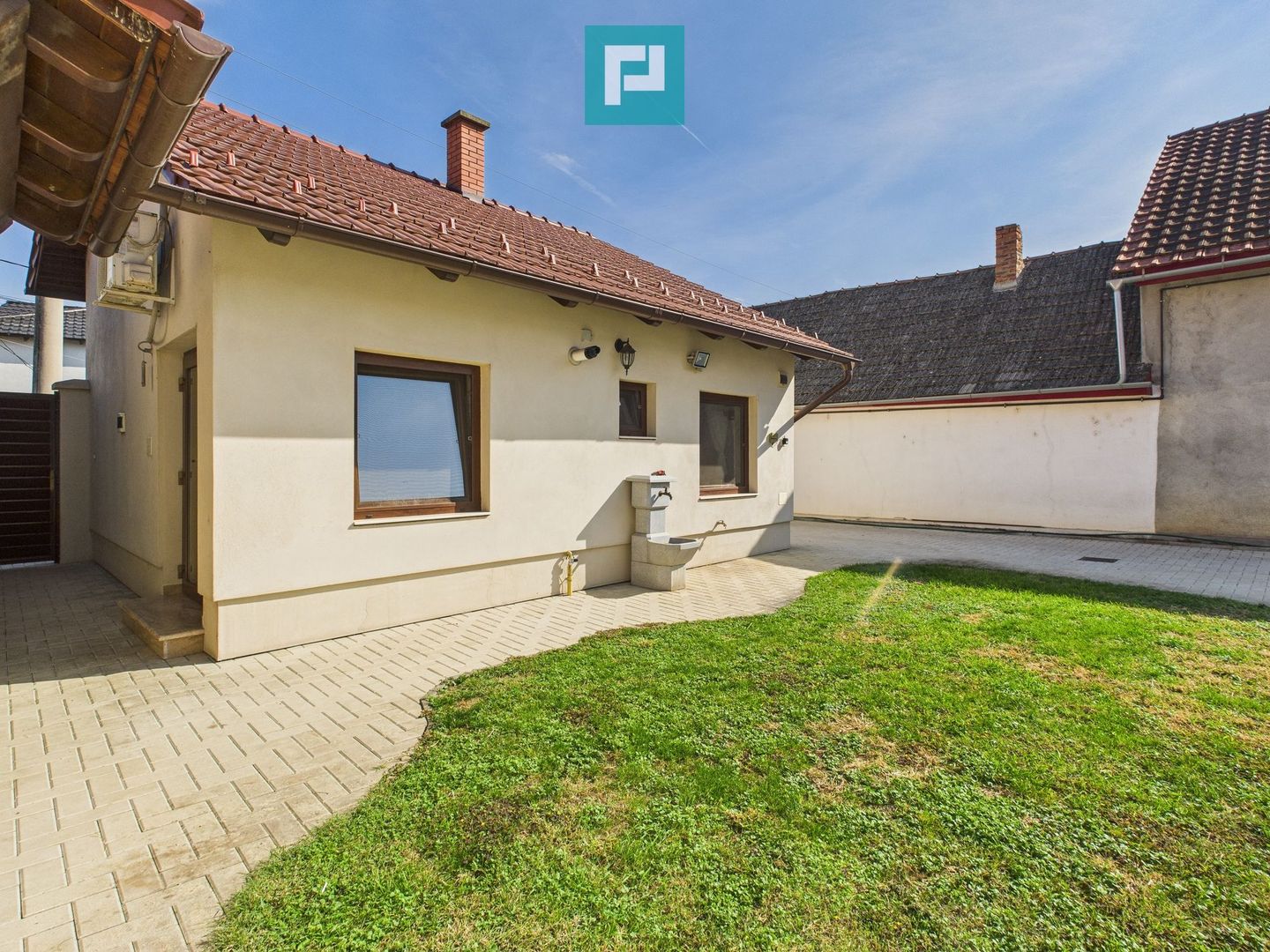 Casă modernă cu 2 corpuri, 5 camere în Pecica - Poză 24