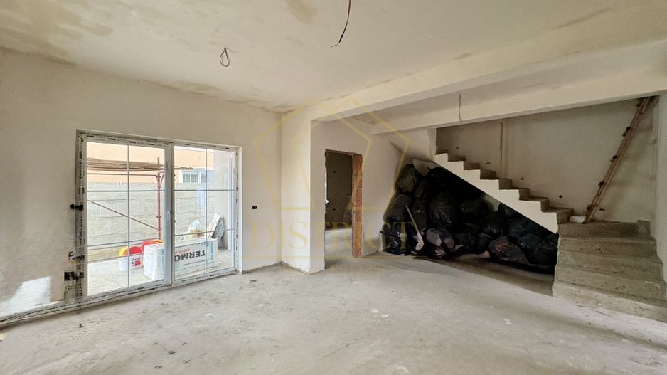 Duplex cu 4 camere, despărțit prin CARPORT | Mosnita Noua | HORNBACH - Poză 1