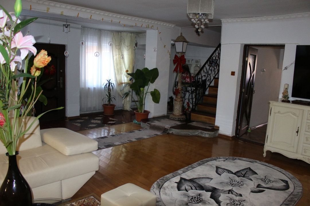 Vilă cu studio muzical și 7 camere – Calea Severinului, Târgu Jiu - Poză 14