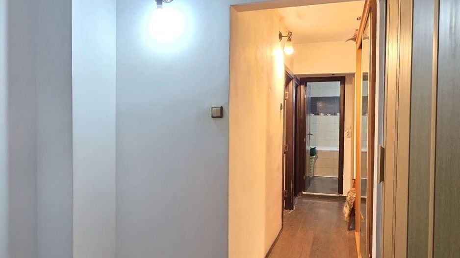 Apartament 3 camere, mobilat si utilat, etaj 3, zona CARTIER; - Poză 3