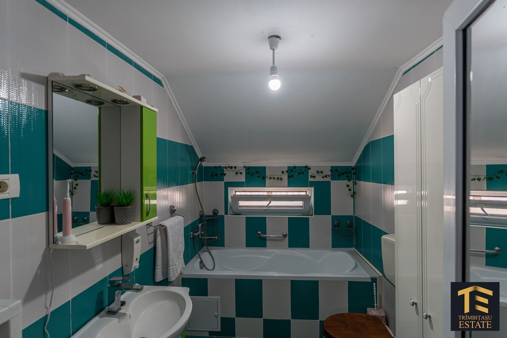 Casă P+M Năvodari | 6 camere | Curte superb amenajată - Poză 20