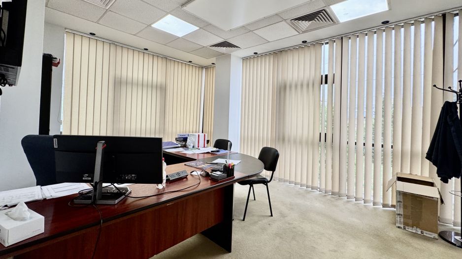 Spațiu pentru birouri langa Funshop Buziașului - Poză 23