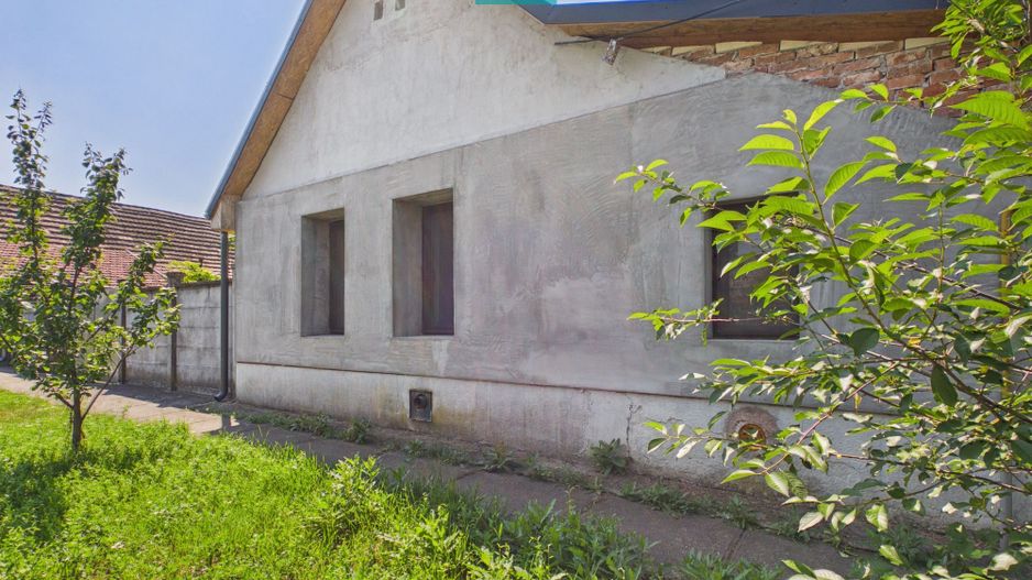 Casă renovată cu 3 camere în Battonya - Poză 1