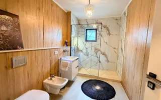 Vila spatioasa cu 9 camere foisor magazie curte amenajata complet - Poză 19