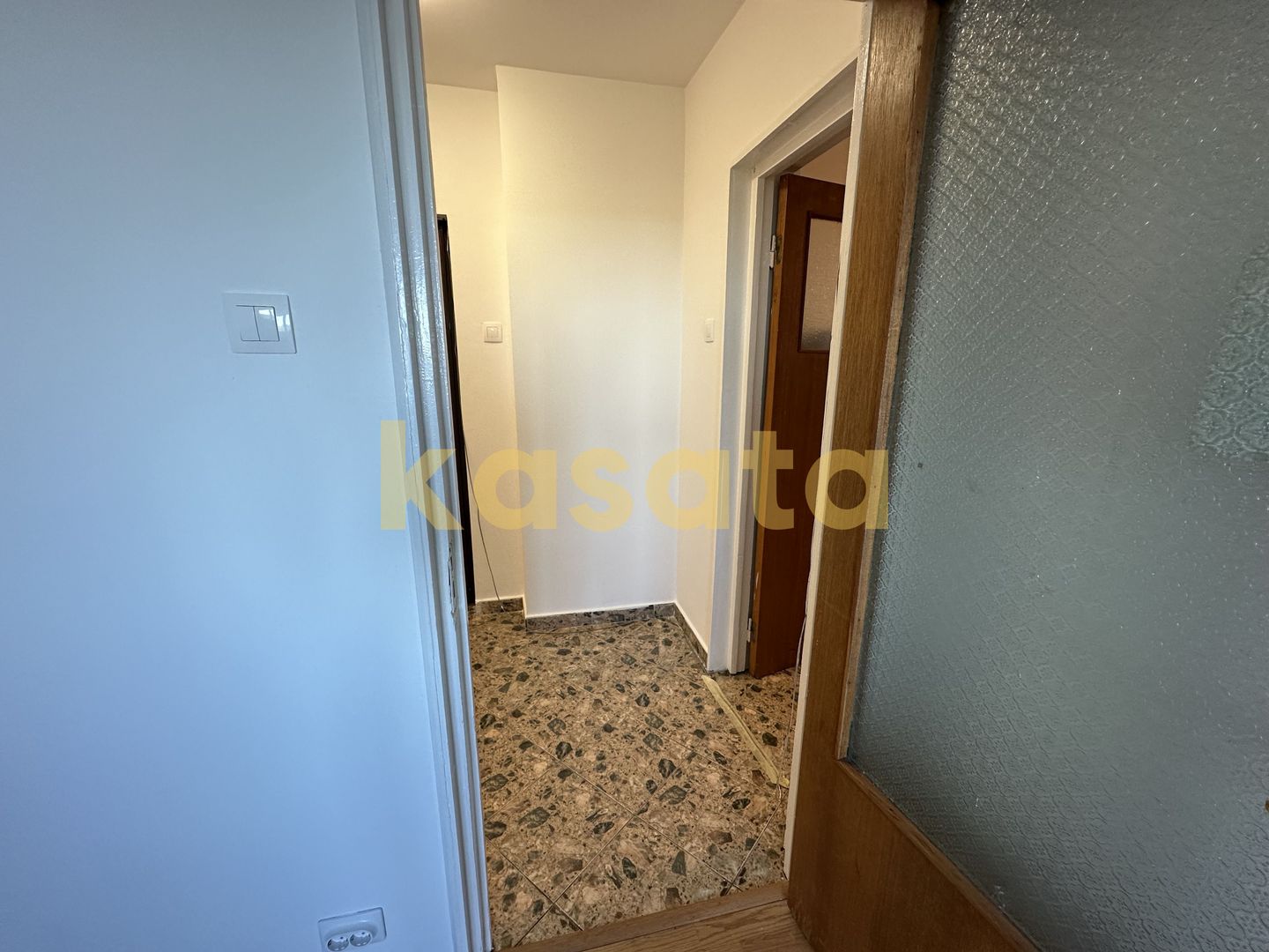 2 Camere | Renovat| Toate mijloacele de transport | Etaj Intermediar - Poză 3