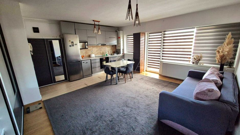 Apartament cu balcon de 6 m, parcare inclusă, zona ultracentrală. - Poză 2