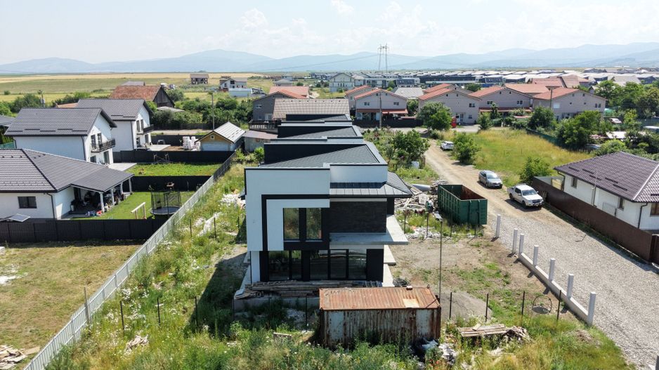 VILĂ CU DESIGN MODERN ȘI PRIVELIȘTE SPECTACULOASĂ CĂTRE MUNȚI - Poză 4
