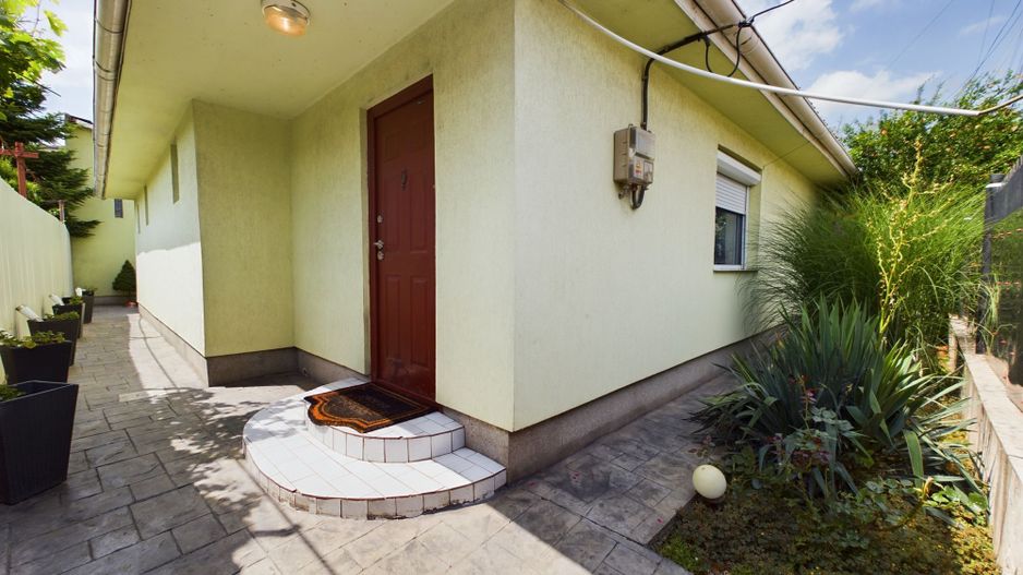 Casă cochetă pe strada Făt Frumos. - Poză 2