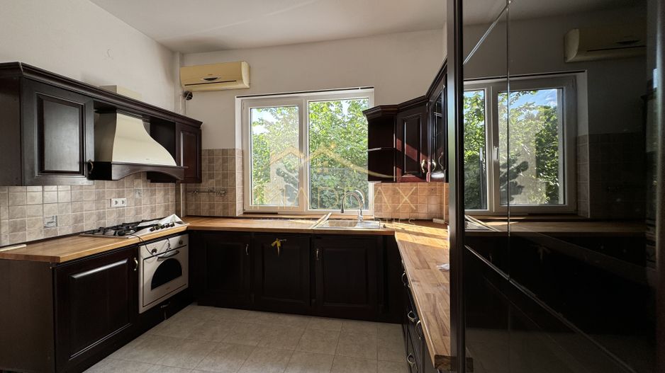 Vila Individuala 7 camere*Piscina*Teren 1000 mp / 8 parcari// Erou Iancu Nicolae - Poză 16