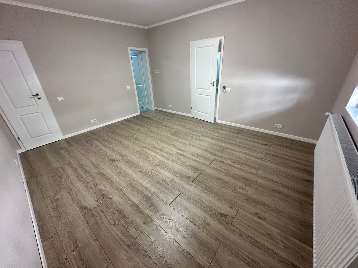 Spatiu 3 Camere Pretabil Firma Universitate Central Caragiale 97Mp - Poză 1