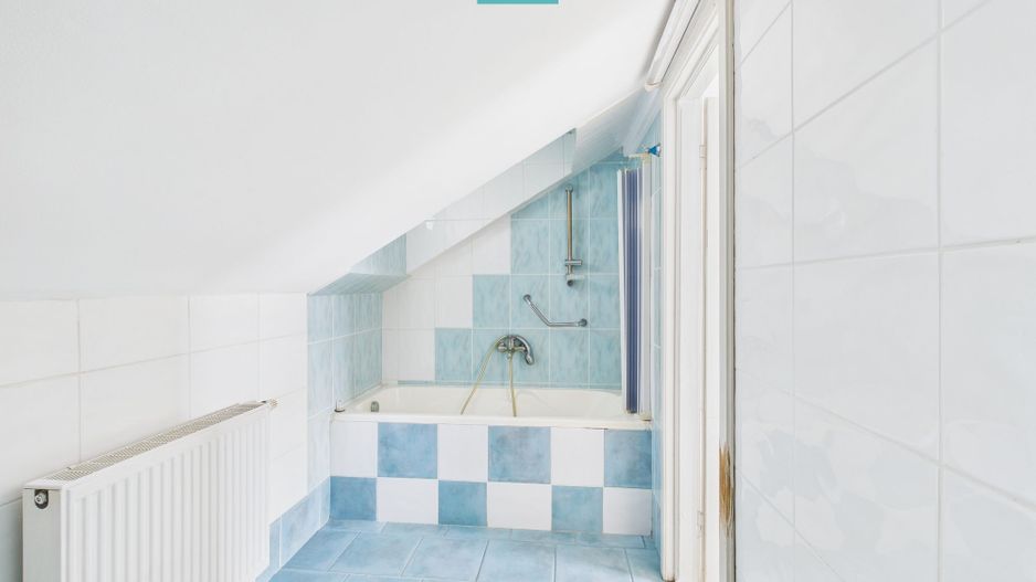 Vilă cu 5 camere pentru investiții în Dumbrăvița - Poză 9