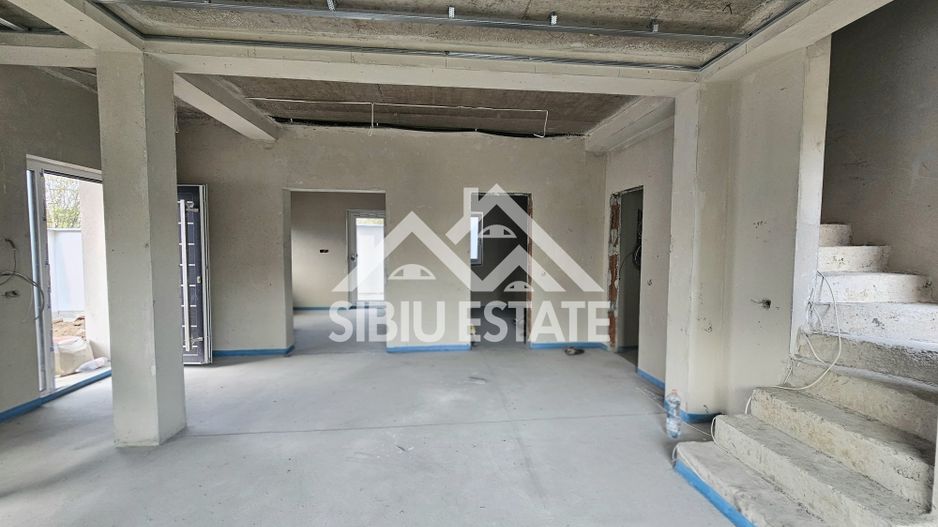Casa noua 4 camere Selimbar central - Poză 2