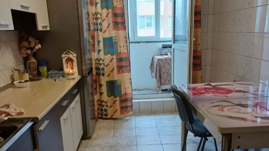 Vânzare apartament 4 camere - Poză 3