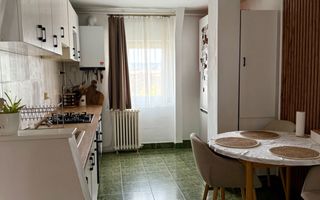 Vanzare apartament  decomandat zona Titulescu - Poză 1
