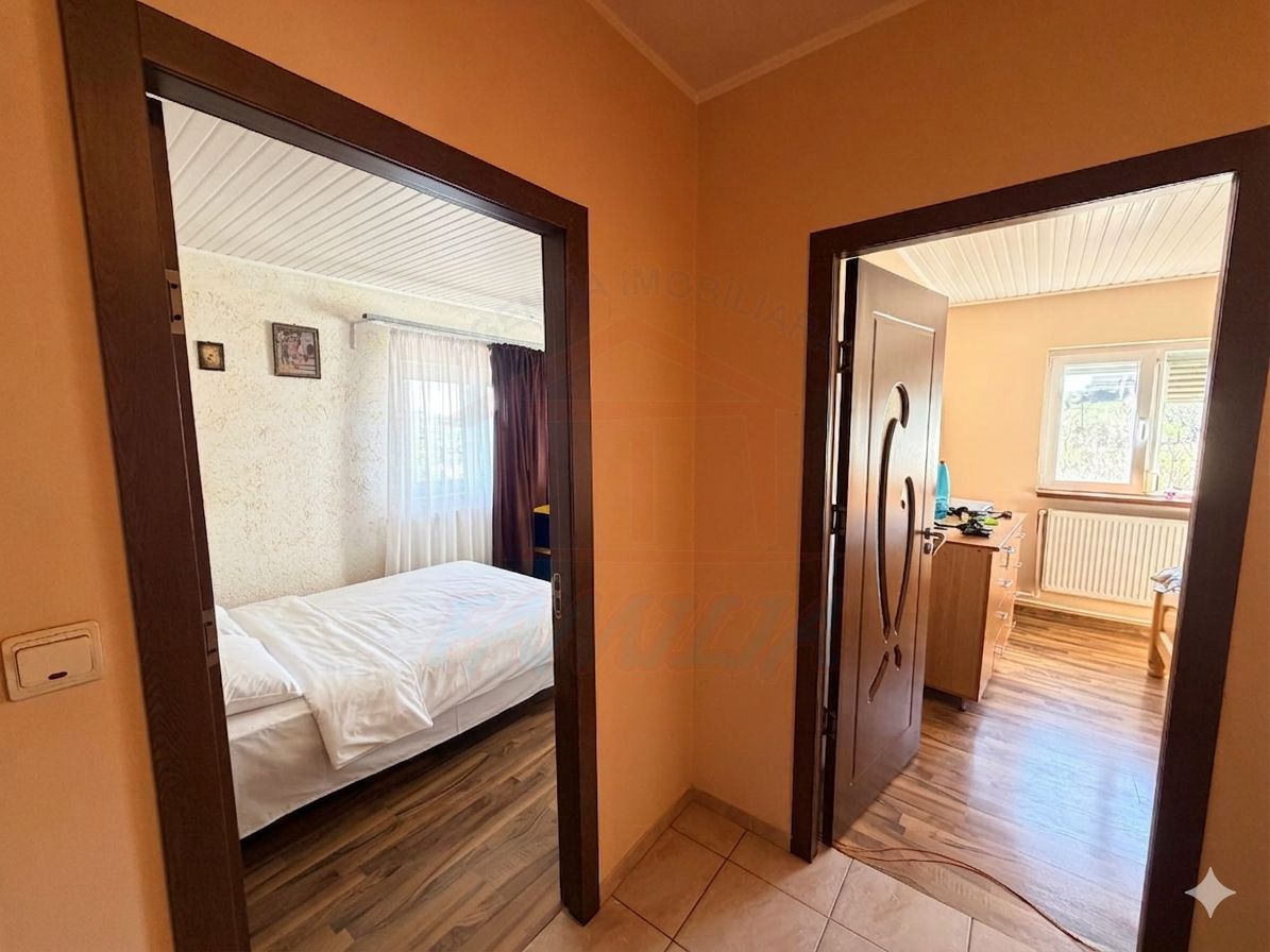 Vanzare casa P+M, Smardan( Galati ), la 2 minute de str.principala - Poză 10