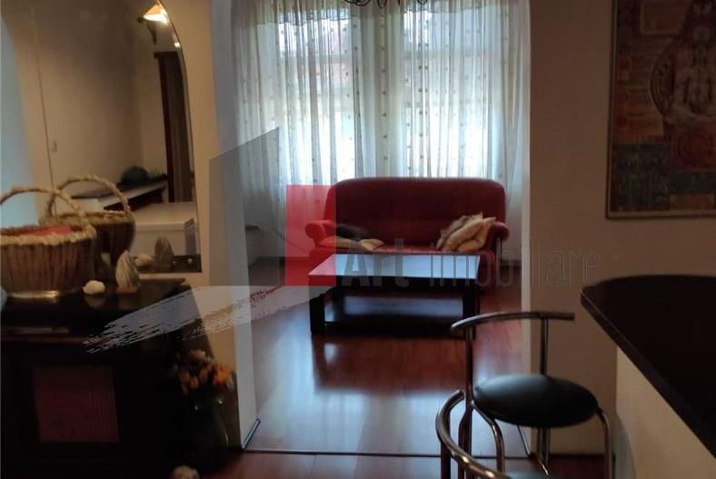Apartament in vila la etajul 1 intre Romana si P-ta Victoriei - Poză 3