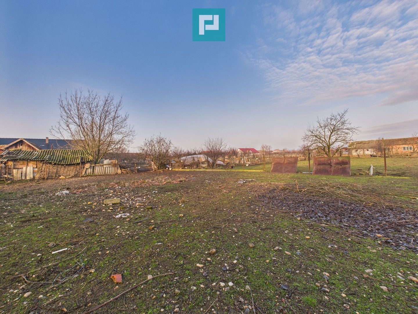 Proprietate cu 3 case din văiugă și teren în Nadab - Poză 15