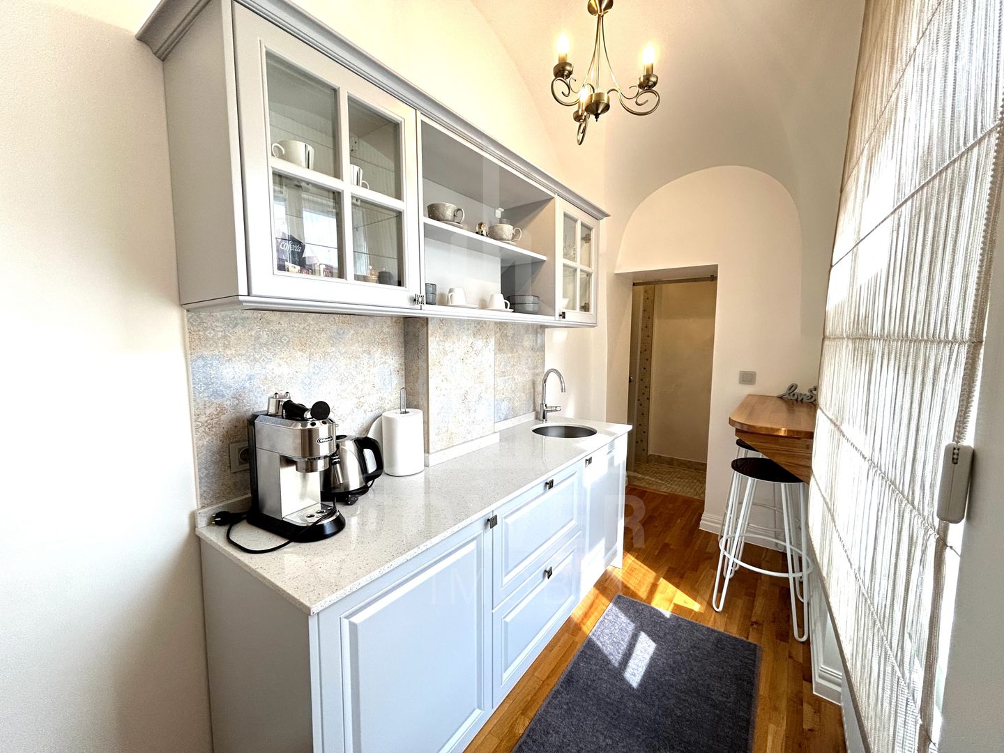 Apartament renovat, cu garaj și pivnițe, în Centrul Istoric al Sibiului - Poză 3