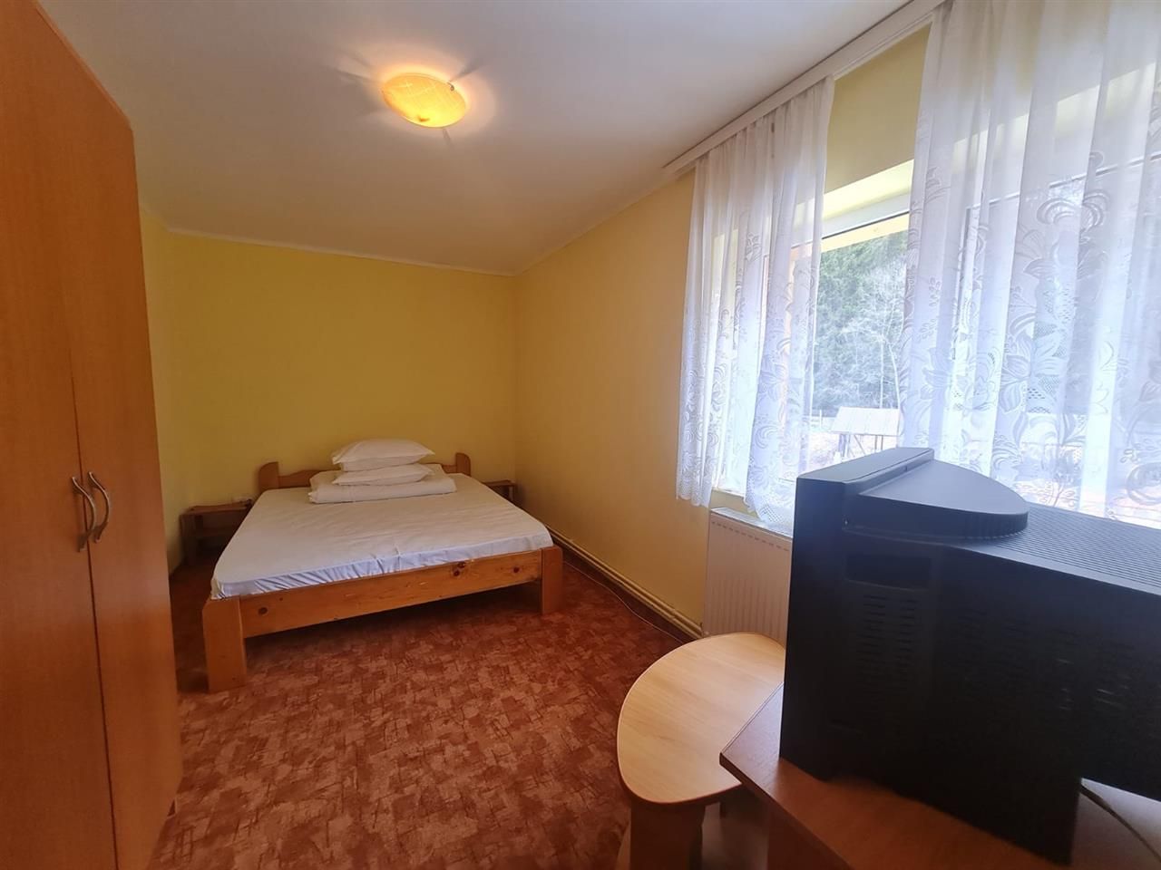 Cu 4.200mp teren, Vila cu potential turistic, in inima Predealului - Poză 17