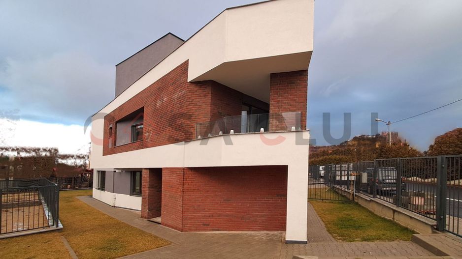 Casa tip Duplex,  6 camere, Campului!! - Poză 1