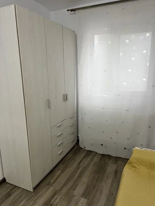 Aapratemt 3 camere si loc de paracare- et.3- 400euro-Mircea cel Batran - Poză 4