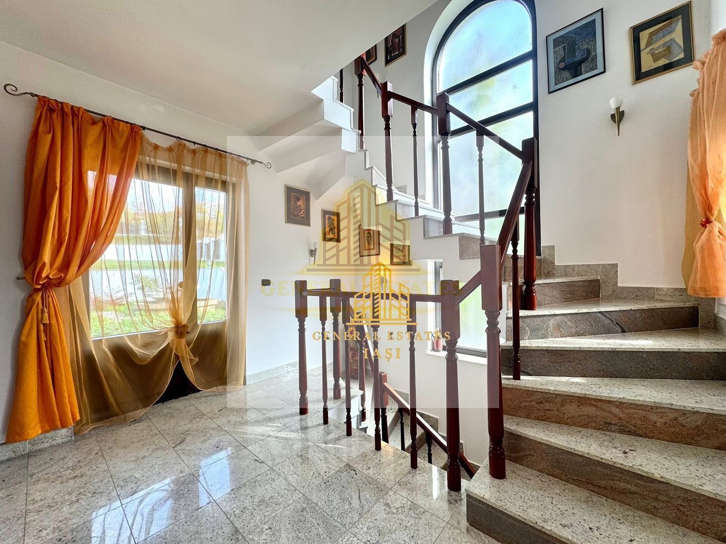 Vânzare Casă în Bucium cu Priveliște Panoramică - Poză 1