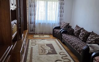 Închiriez apartament cu 3camere - Poză 1