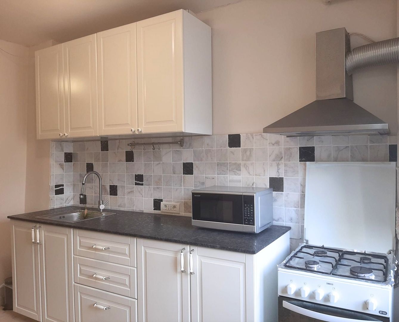 Vanzare 3 camere complet renovat zona pietonala Racadau - Poză 19