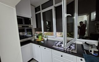 Apartament modern recent renovat 3 camere si parcare privata in Strand - Poză 9