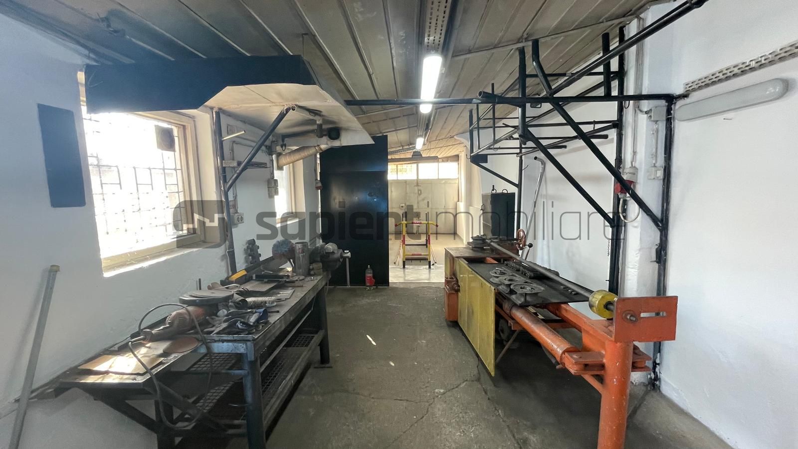 De închiriat: Spațiu comercial / atelier auto 64 mp - Poză 3