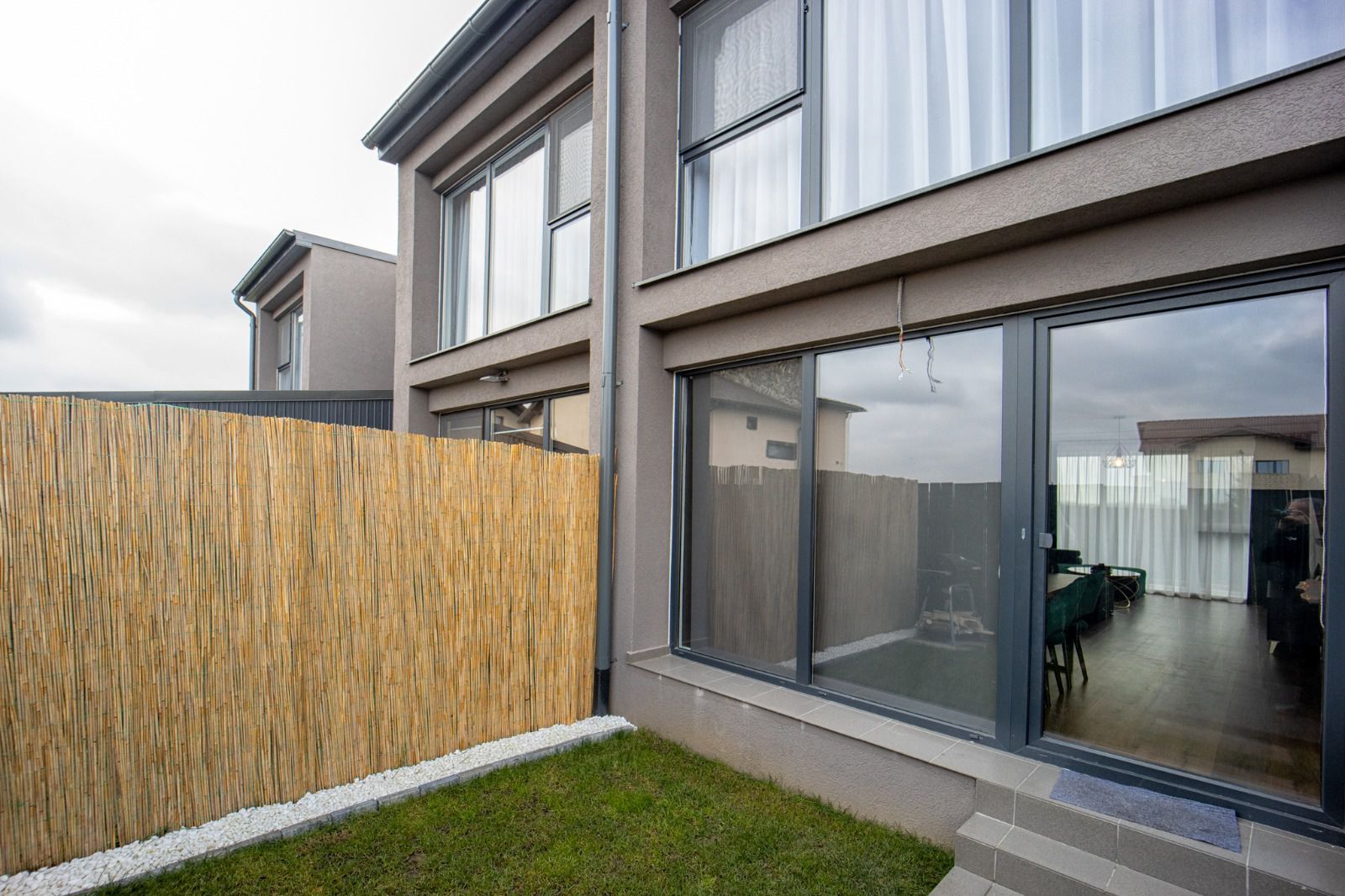 Casă înșiruită de vânzare în Sânpetru | Mobilată și utilată premium - Poză 20