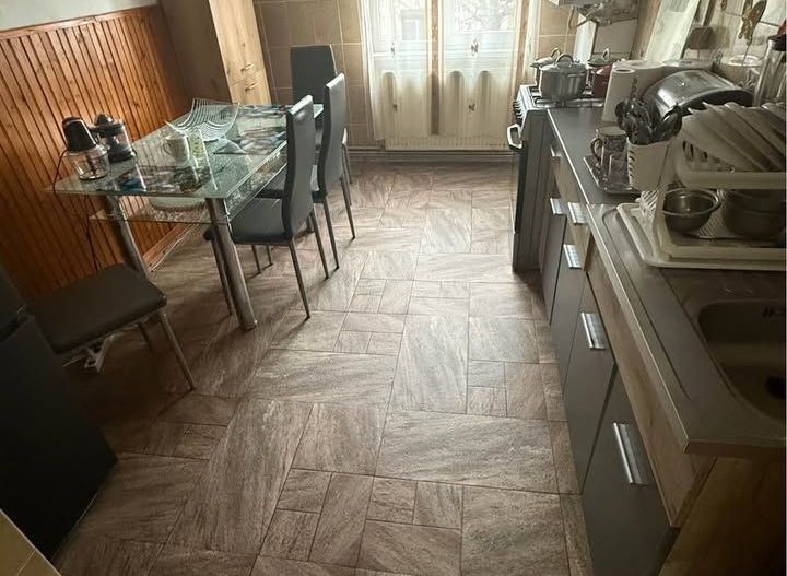 Apartament 4 camere, decomandat, Cetate, Mercur, 2 bai, pivnita - Poză 2