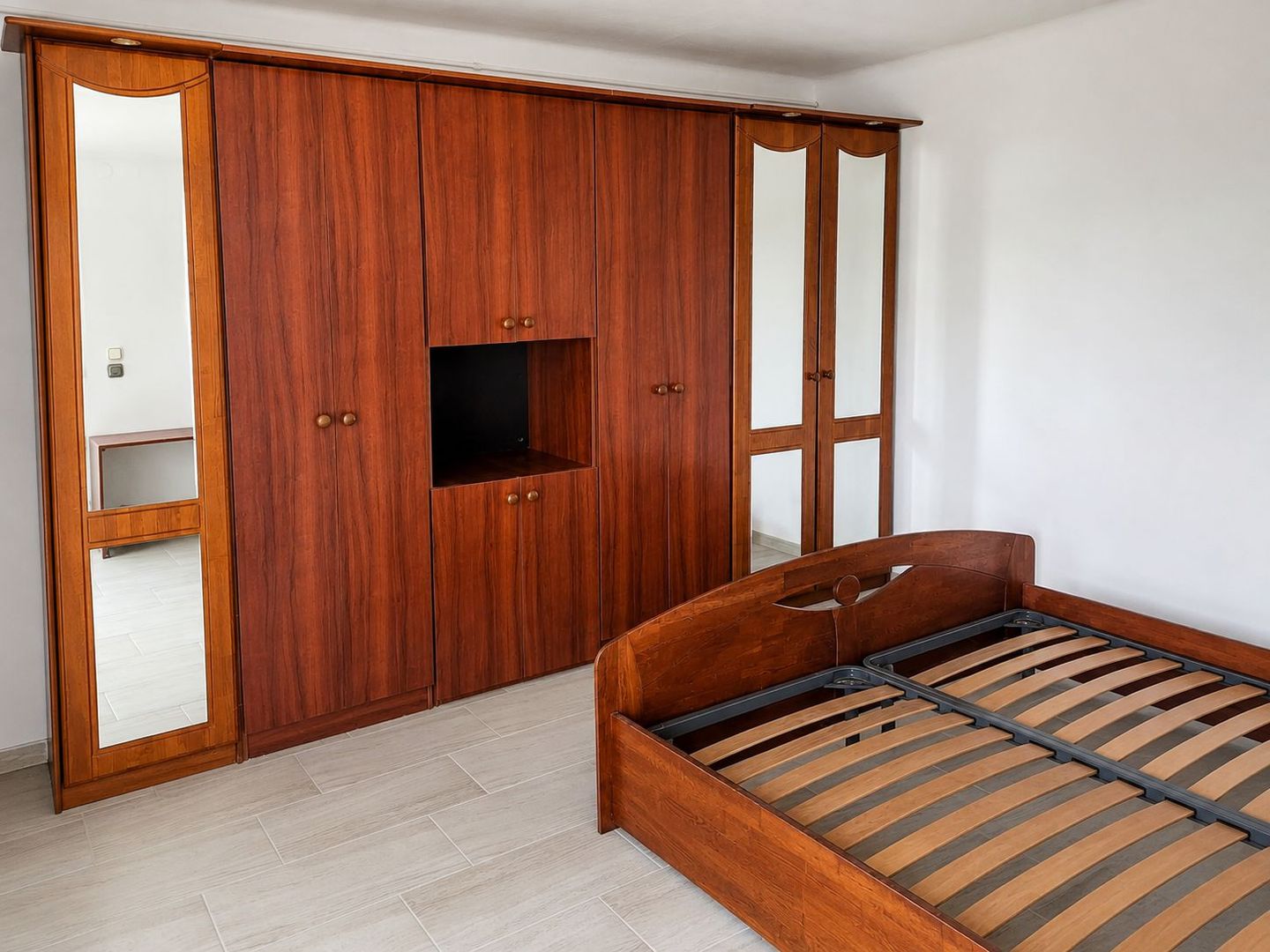 COMISION 0, Apartament 1 Camera, Renovat, Etaj 3, Complexul Studentesc - Poză 2