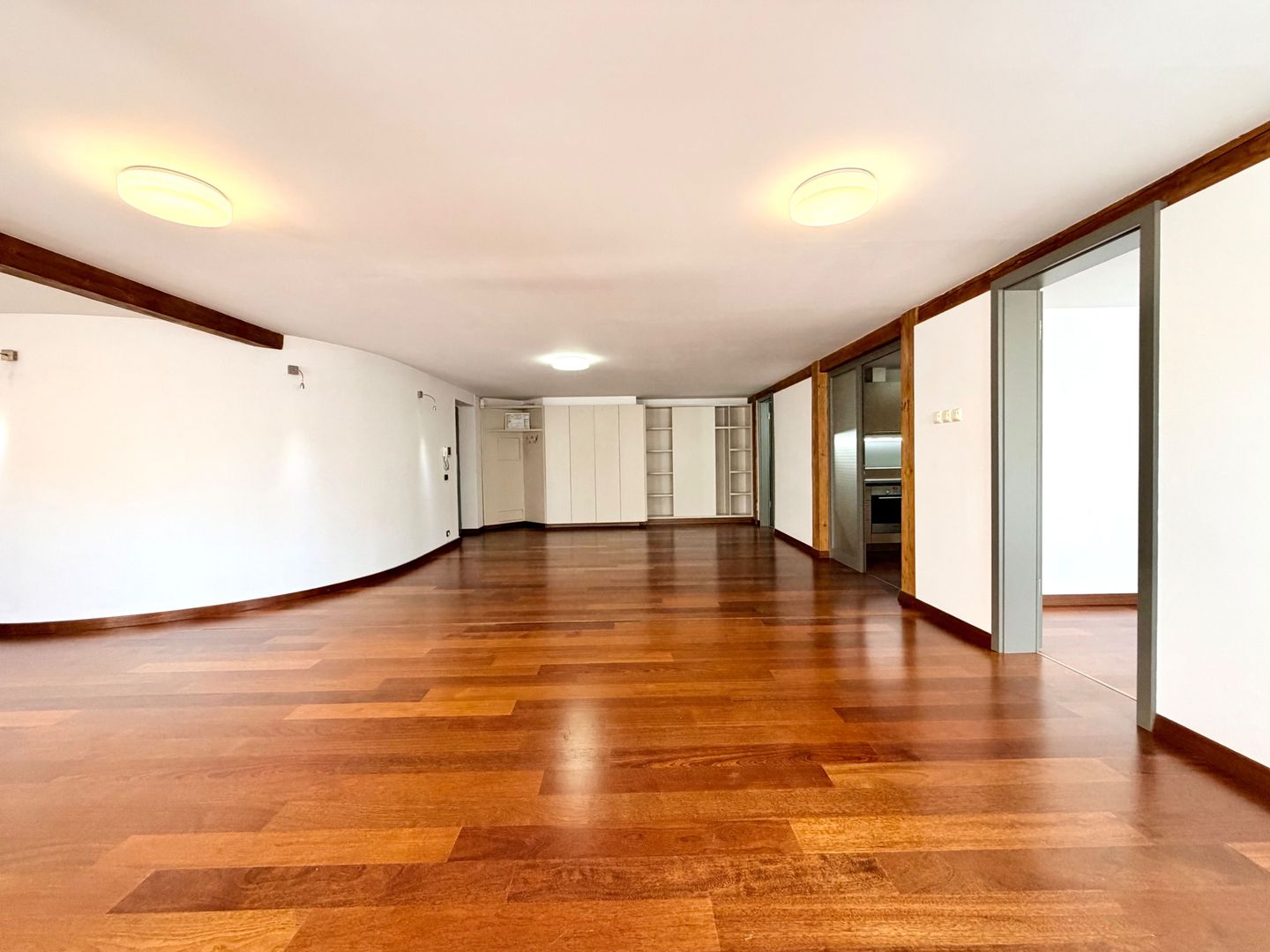 Spatiu pentru birou amenajat si generos in Piata Unirii - Poză 3