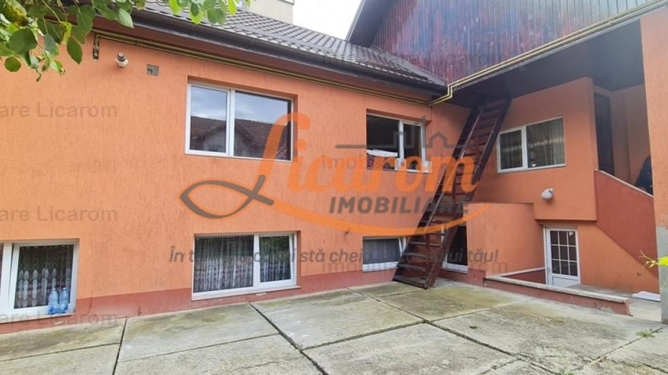 Casa individuala cu 2 apartamente, 6 camere,teren 403 mp,ASTRA. - Poză 12